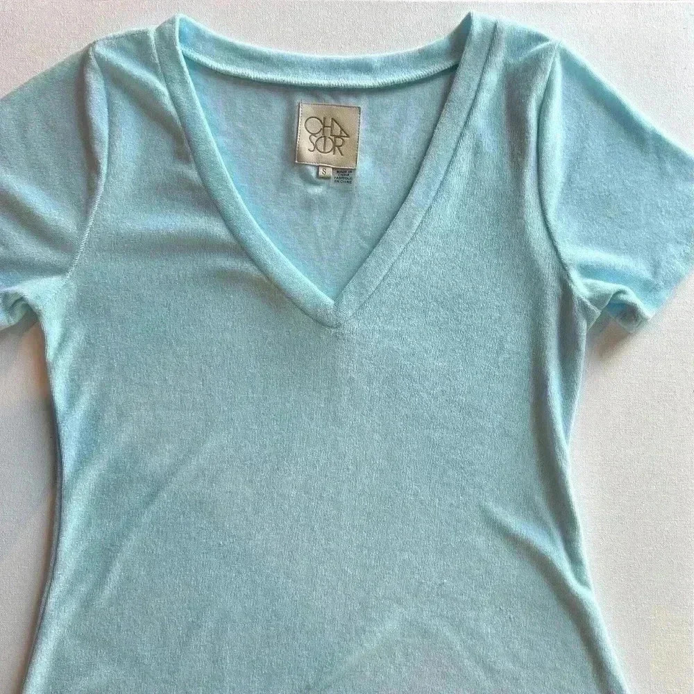 CHASER blue terry v neck shirt size small